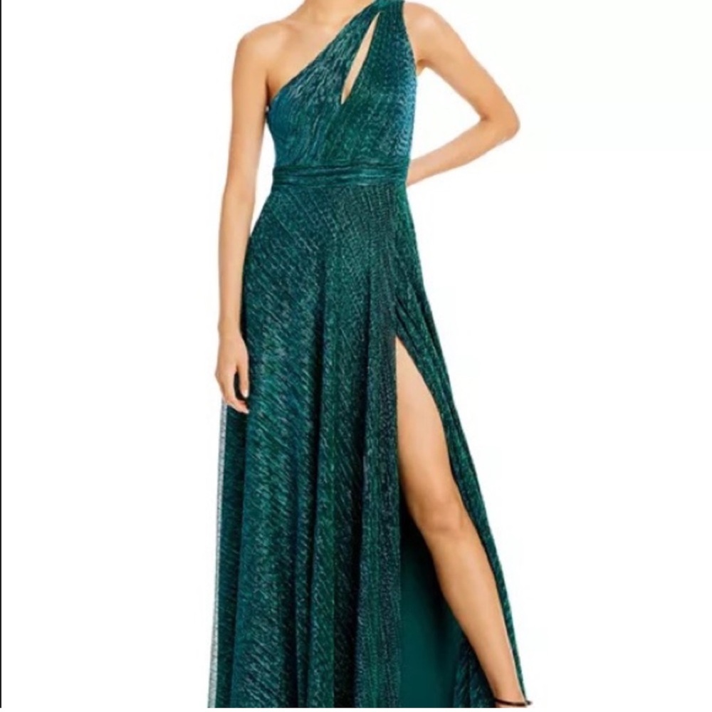 One Shoulder Crinkled Metalic Gown, Jade Color.